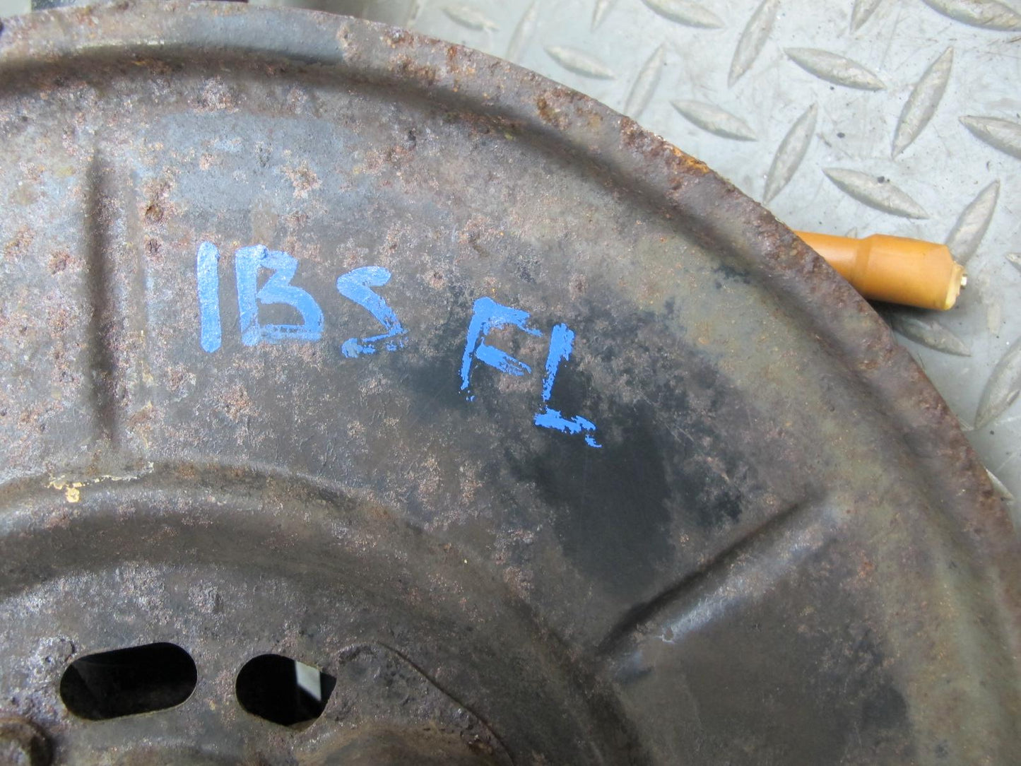 84-89 BMW E24 E28 Front Left Spindle Knuckle Wheel Hub Shock Absorber OEM