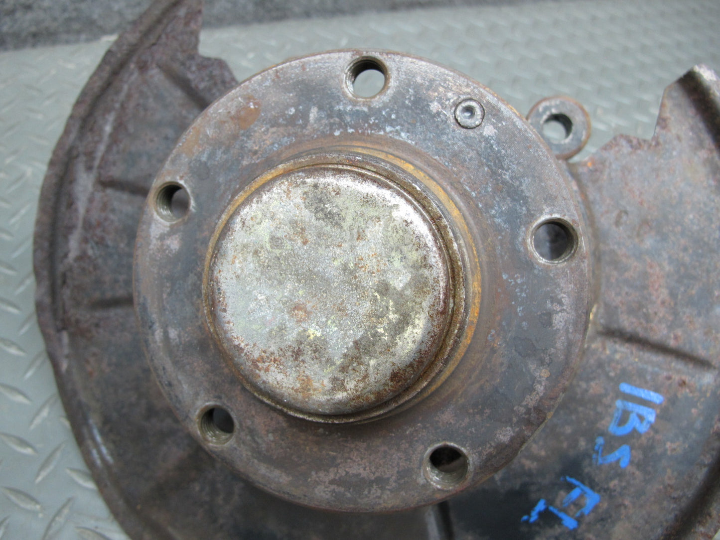 84-89 BMW E24 E28 Front Left Spindle Knuckle Wheel Hub Shock Absorber OEM