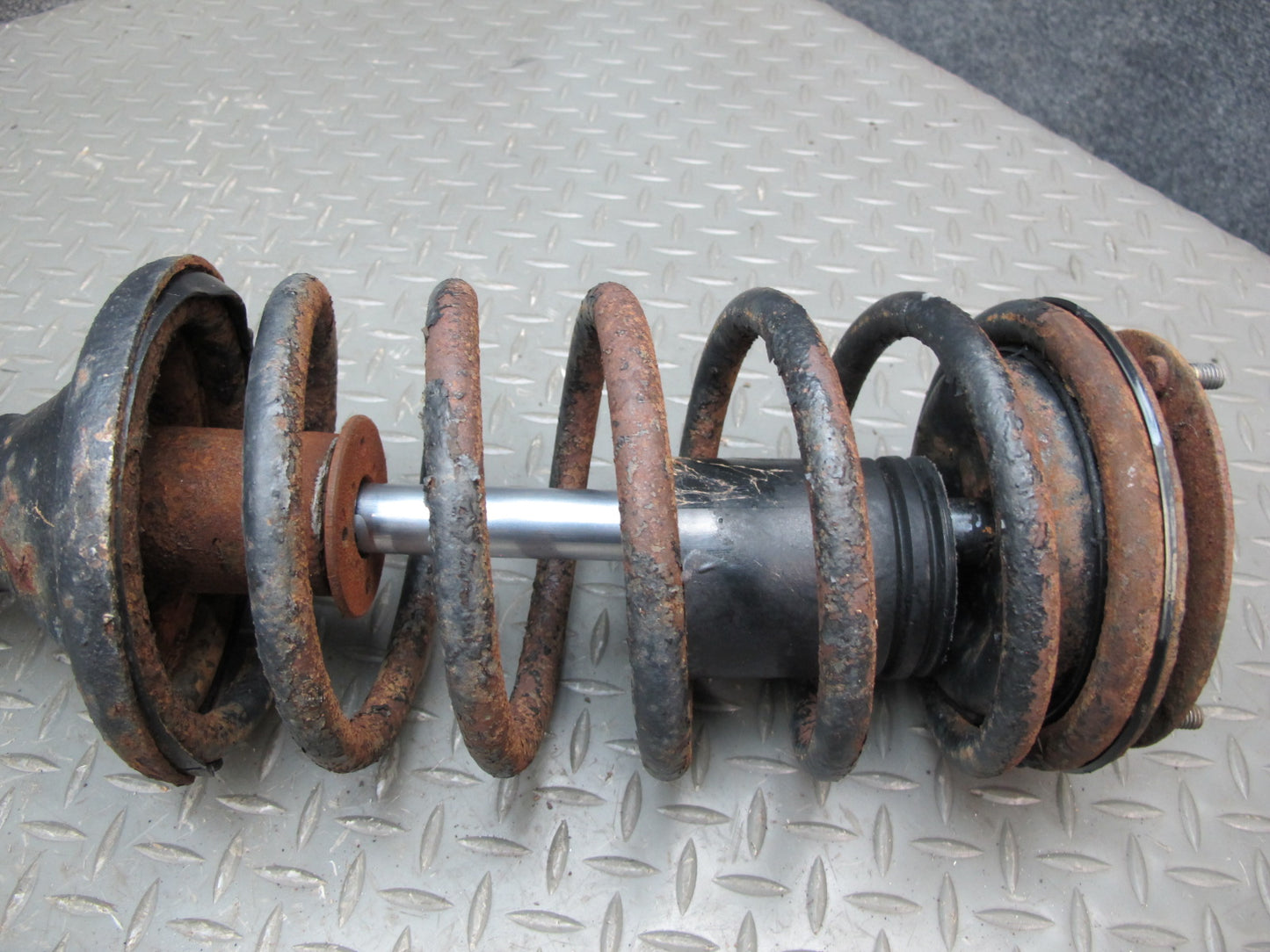 84-89 BMW E24 E28 Front Left Spindle Knuckle Wheel Hub Shock Absorber OEM