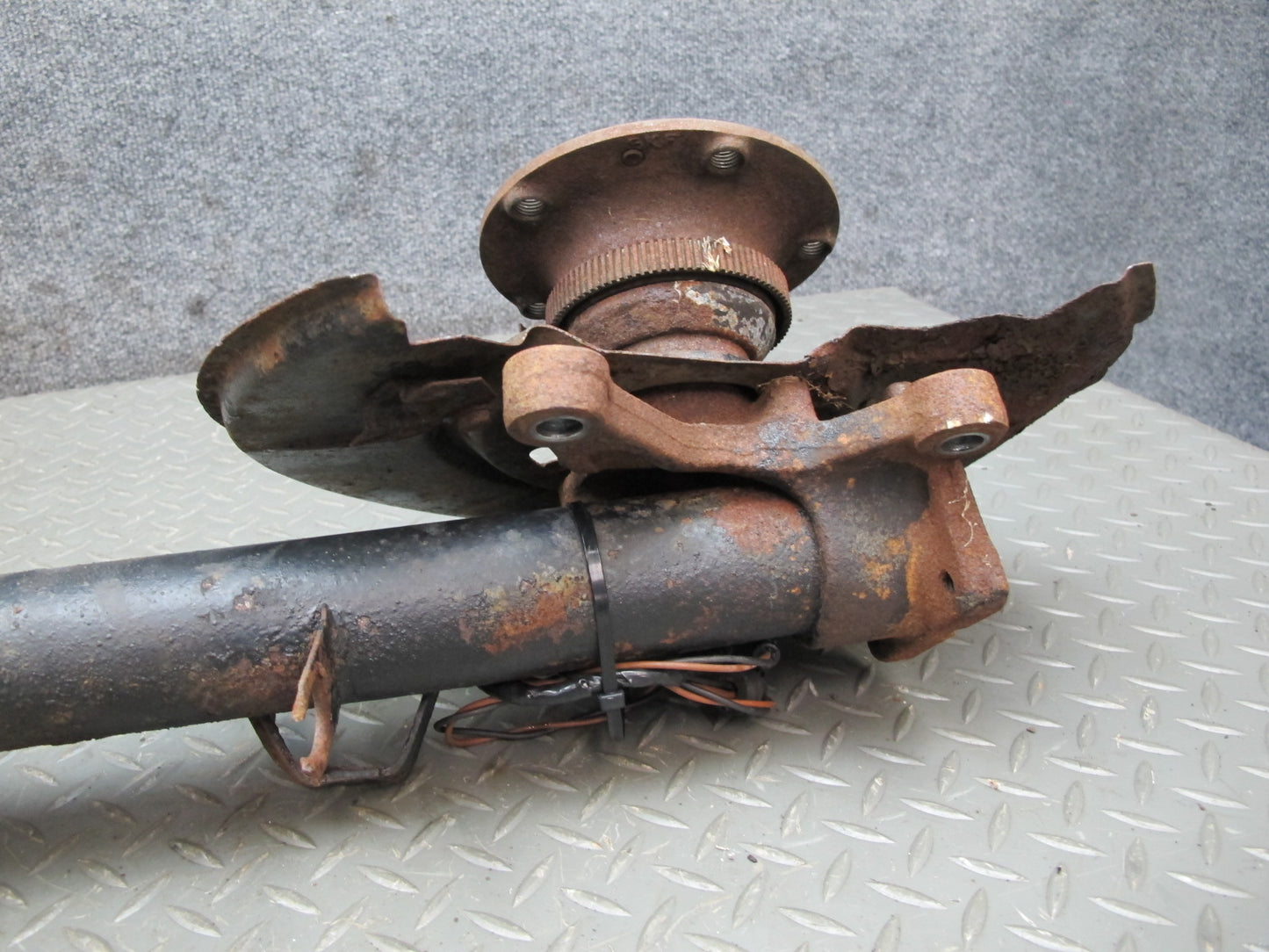 84-89 BMW E24 E28 Front Left Spindle Knuckle Wheel Hub Shock Absorber OEM