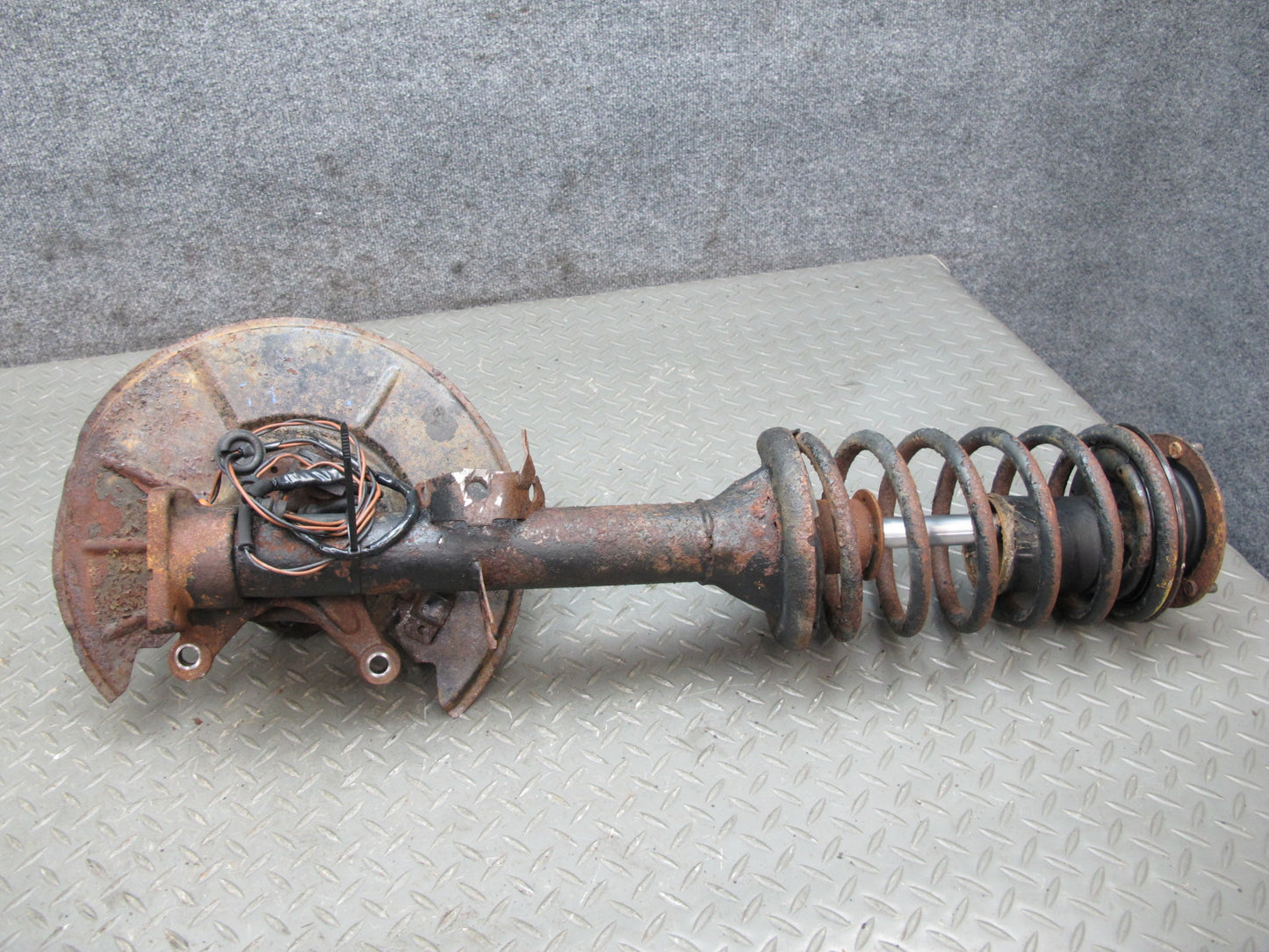 84-89 BMW E24 E28 Front Left Spindle Knuckle Wheel Hub Shock Absorber OEM