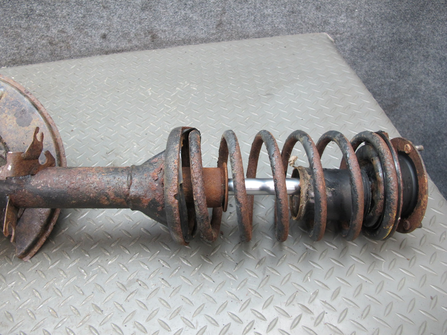 84-89 BMW E24 E28 Front Left Spindle Knuckle Wheel Hub Shock Absorber OEM