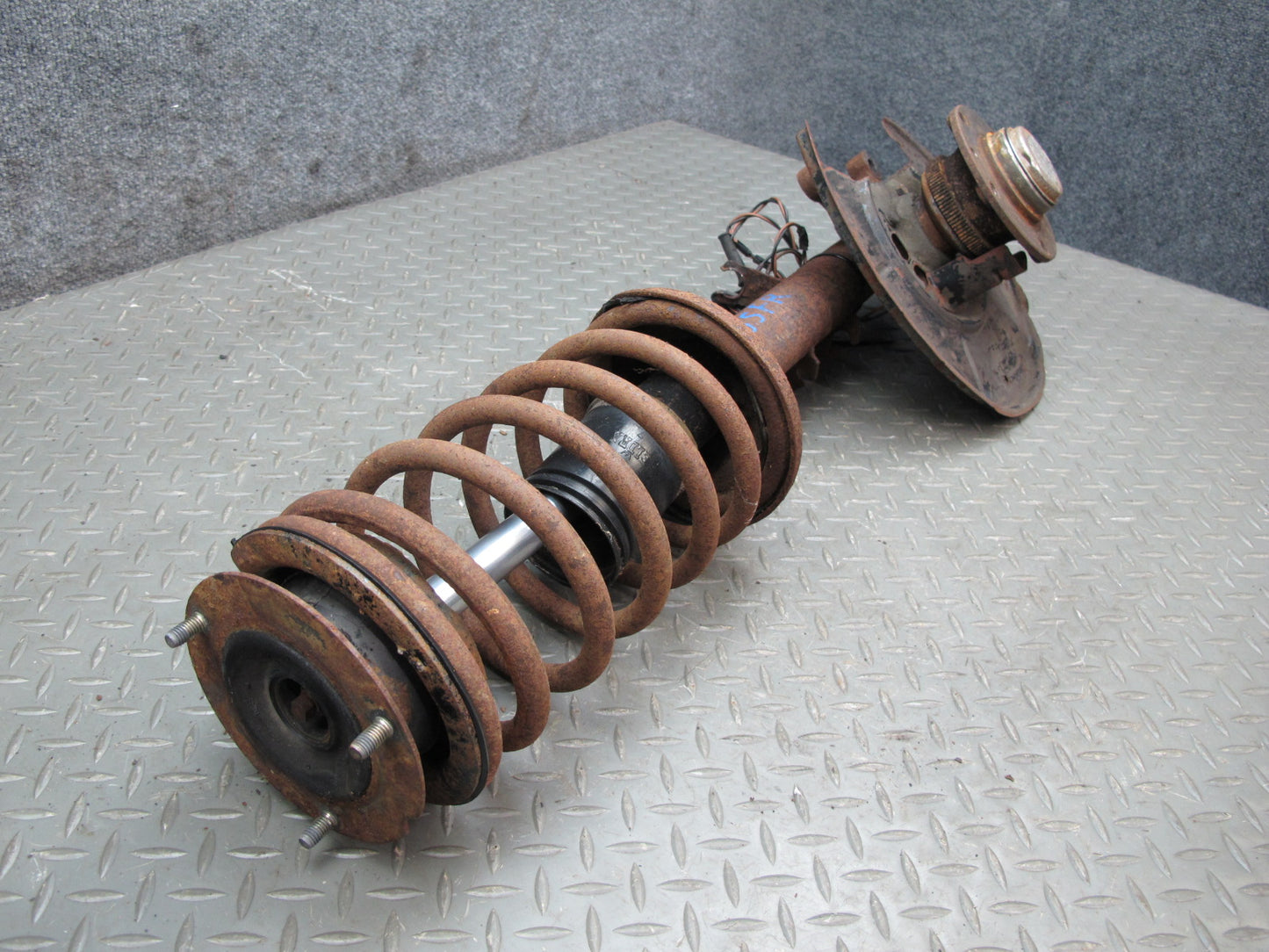 84-89 BMW E24 E28 Front Right Spindle Knuckle Wheel Hub Shock Absorber OEM