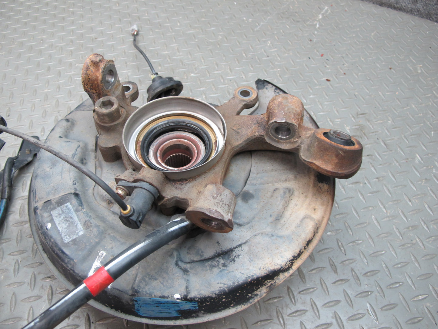 92-00 Lexus UZZ30L SC300 SC400 RWD Rear Right Spindle Knuckle Wheel Hub OEM