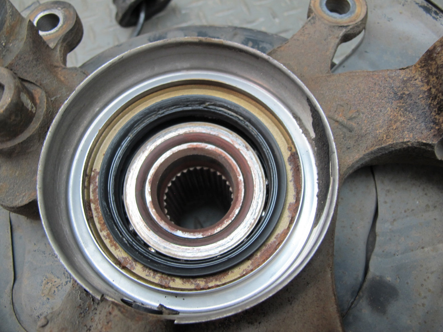 92-00 Lexus UZZ30L SC300 SC400 RWD Rear Right Spindle Knuckle Wheel Hub OEM