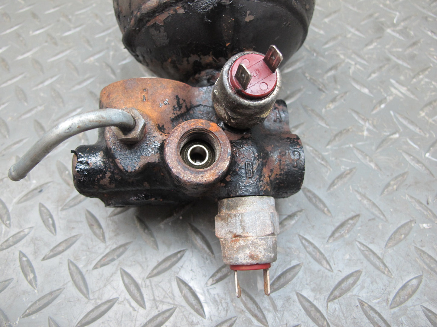84-89 BMW E24 6-SERIES Hydraulic Brake Pressure Accumulator Regulator OEM
