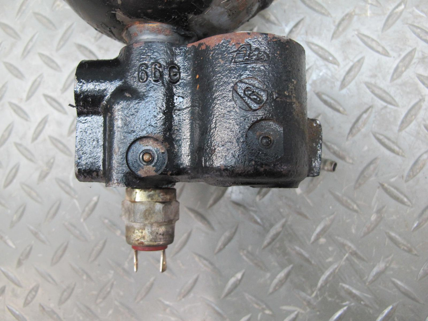 84-89 BMW E24 6-SERIES Hydraulic Brake Pressure Accumulator Regulator OEM