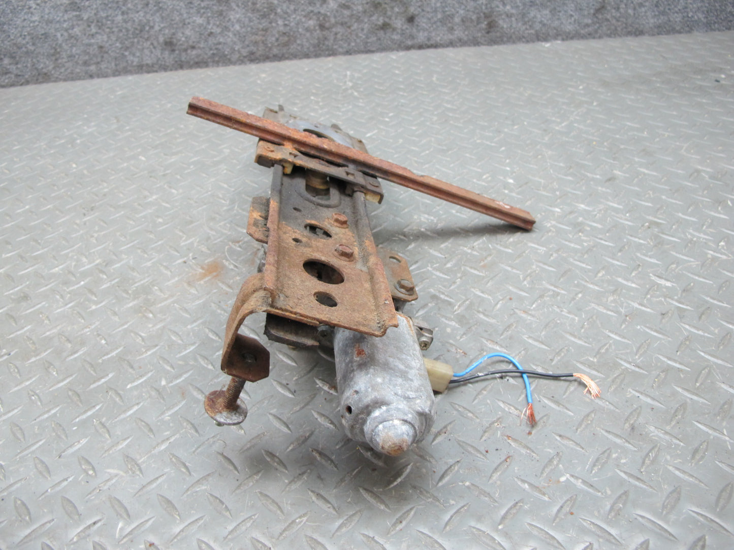 84-89 BMW E24 6-SERIES Rear Right Quarter Window Regulator w Motor OEM