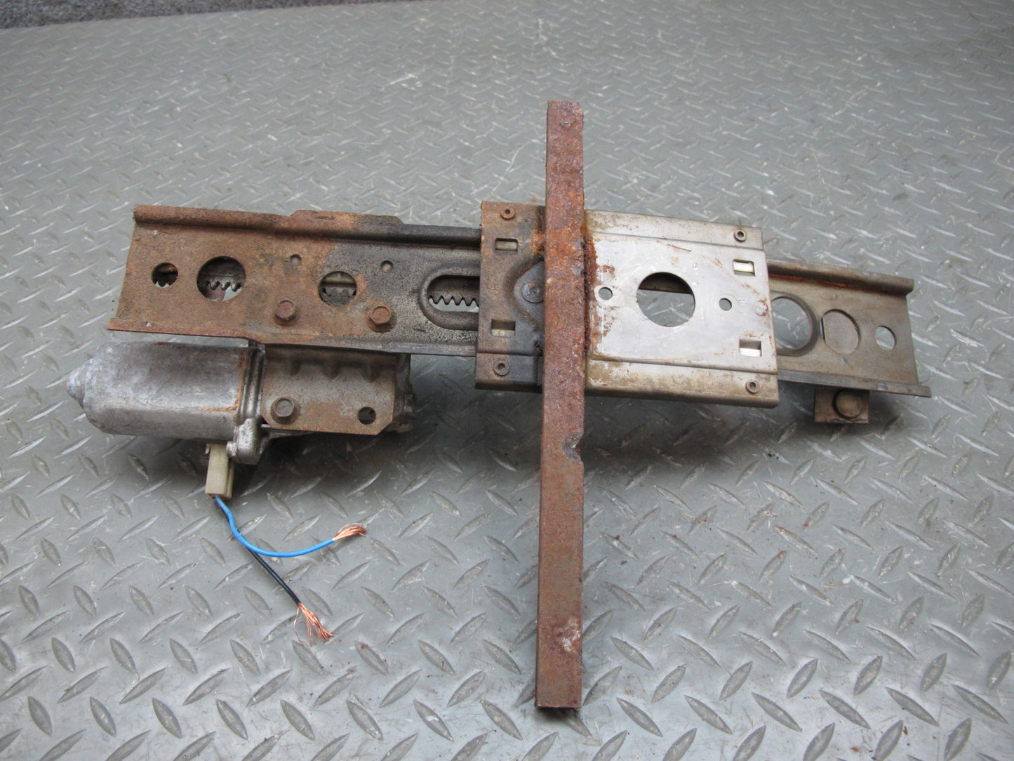 84-89 BMW E24 6-SERIES Rear Right Quarter Window Regulator w Motor OEM