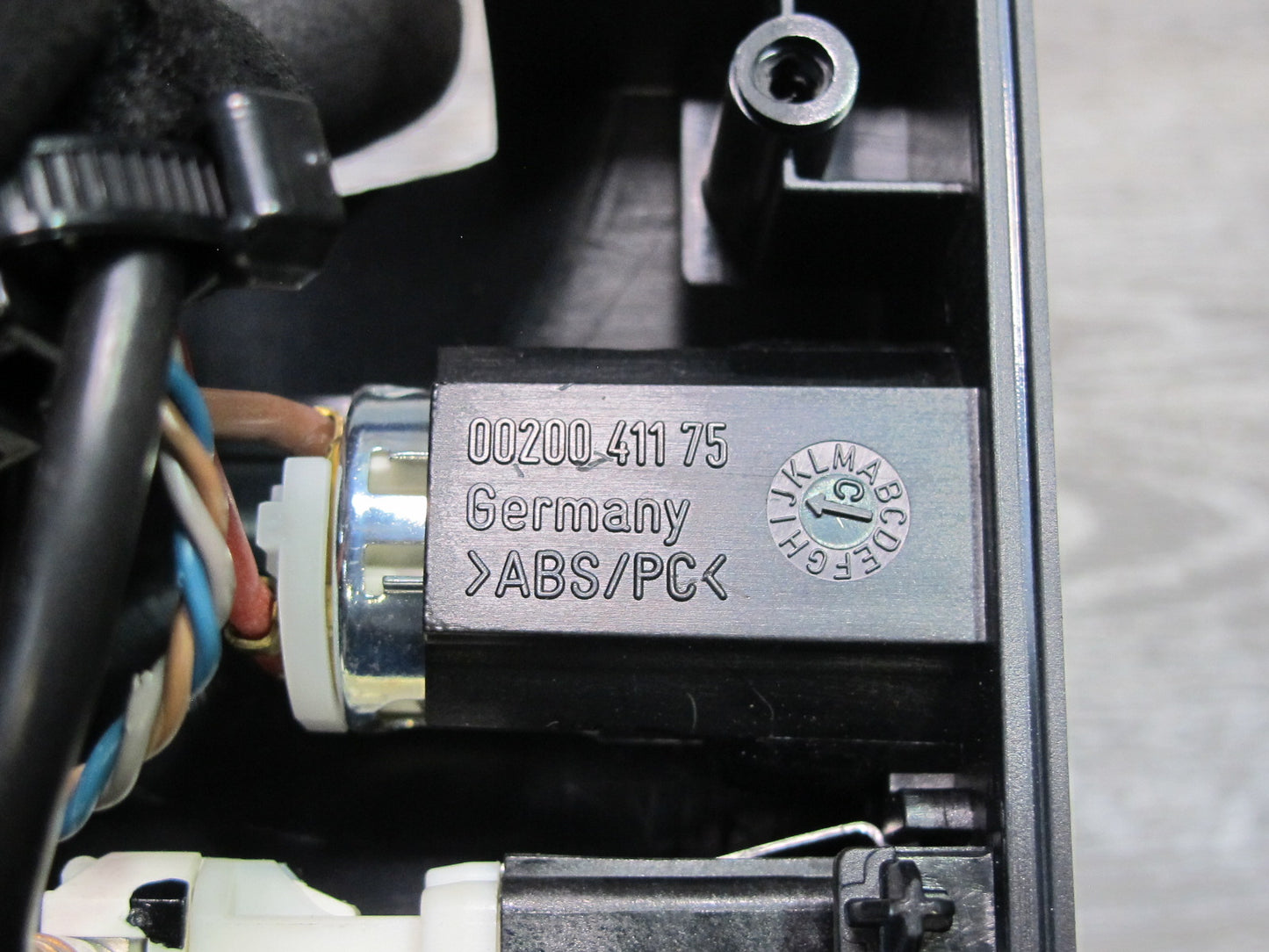 09-16 BMW E89 Z4 USB Charge Audio AUX in Lighter Socket Panel OEM