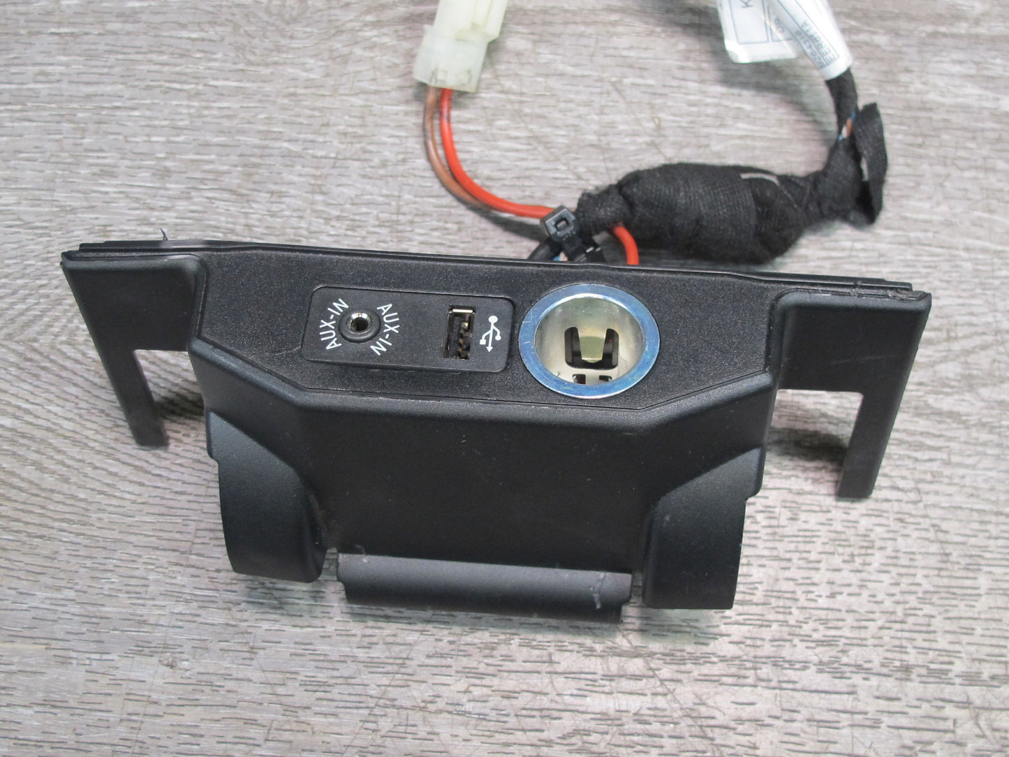 09-16 BMW E89 Z4 USB Charge Audio AUX in Lighter Socket Panel OEM