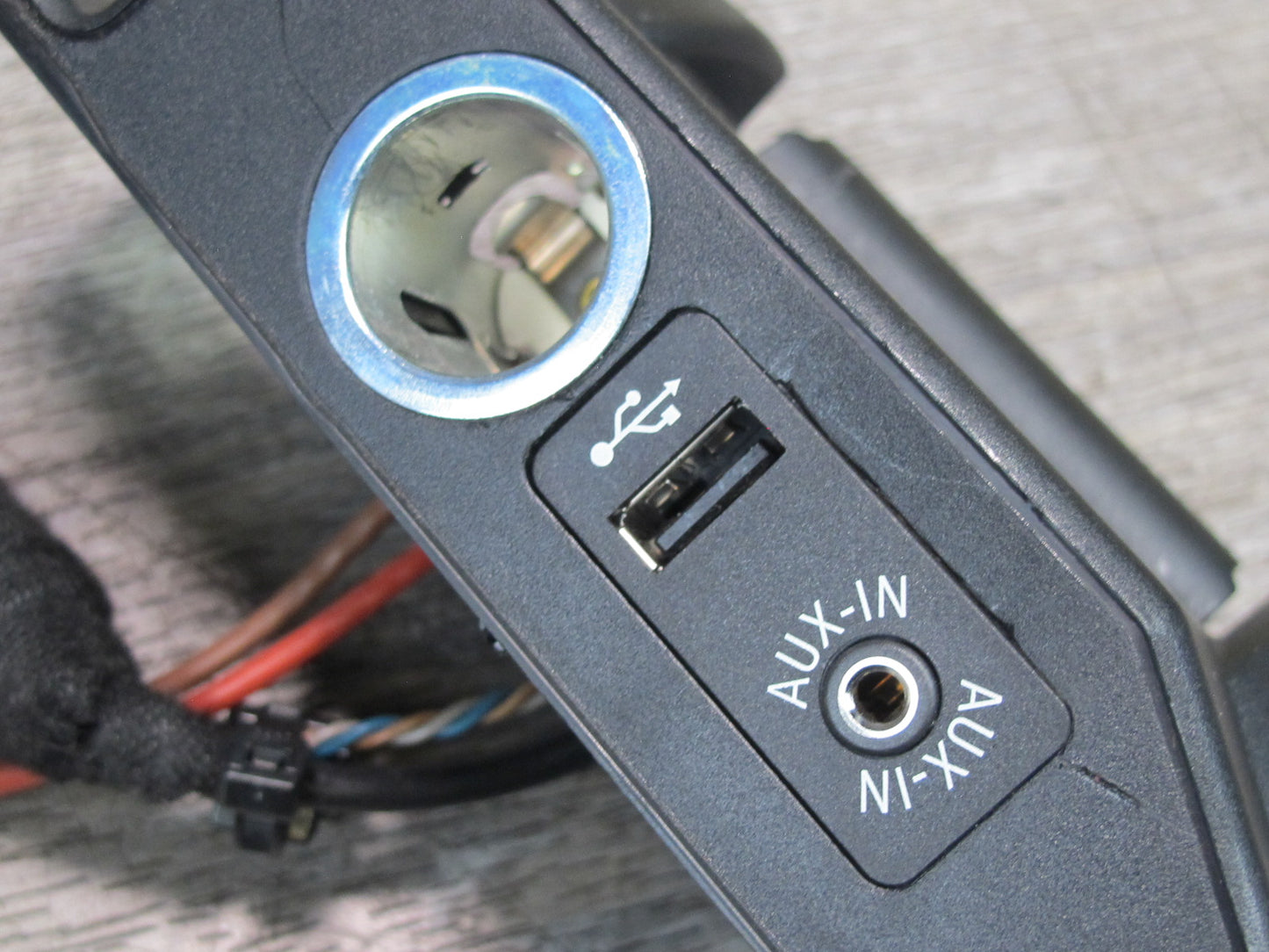 09-16 BMW E89 Z4 USB Charge Audio AUX in Lighter Socket Panel OEM