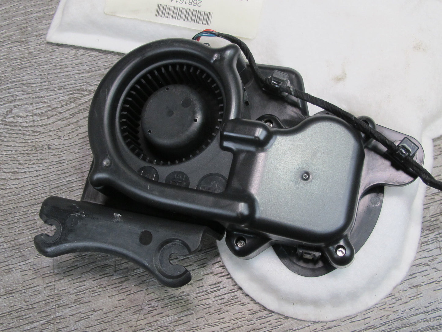 16-18 Chevrolet Camaro Front Left Seat Lumbar Pad w Blower Motor OEM
