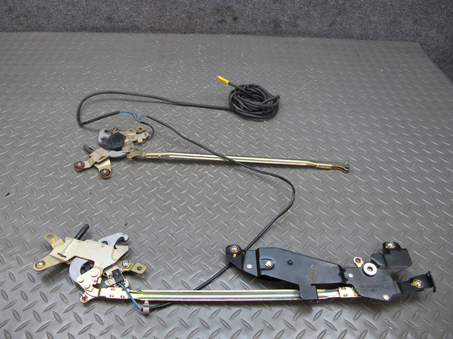 03-12 Mercedes R230 Convertible Set of 2 TOP Roof Lock Latch Striker OEM