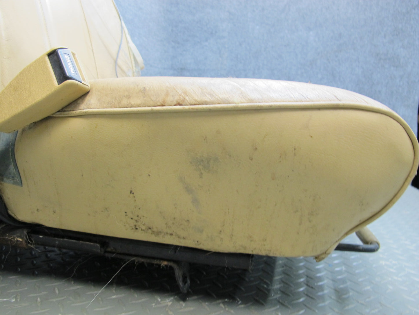 79-81 Datsun Nissan 280ZX S130 2+2 Set of 2 Front Left Right Leather Seat OEM