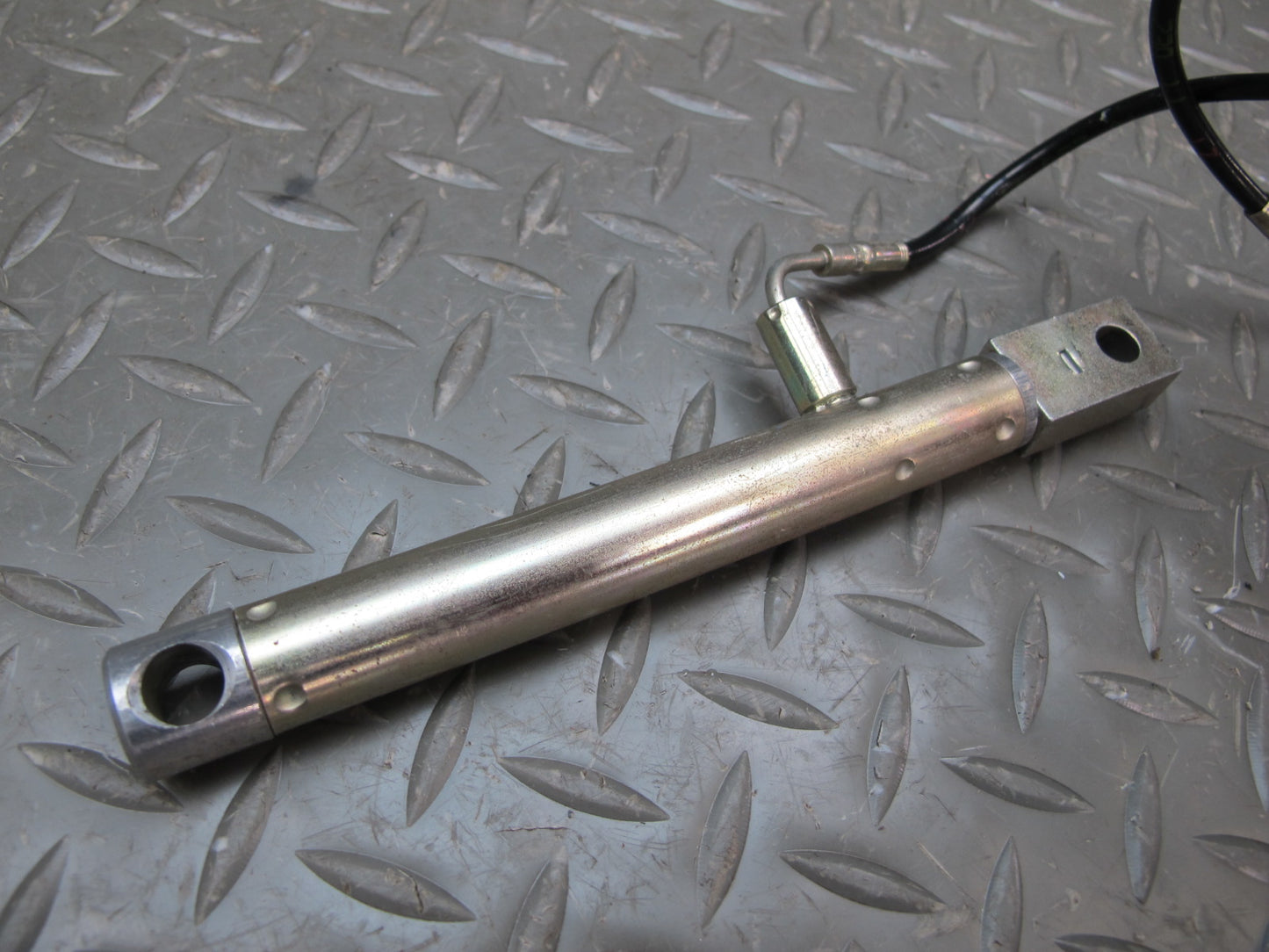 03-12 Mercedes R230 Sl-class Convertible Left TOP Roof Cylinder w Cable OEM