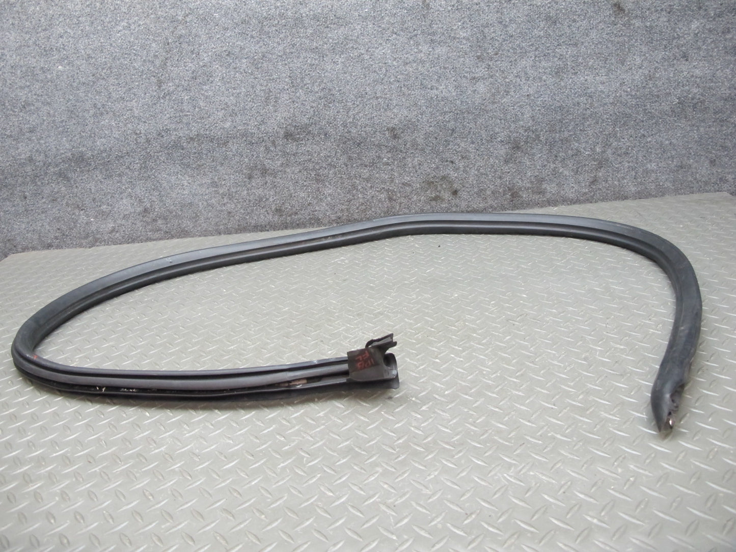1997-2004 Porsche Boxster 986 Left & Right Door Windshield Glass Rubber Seal Set