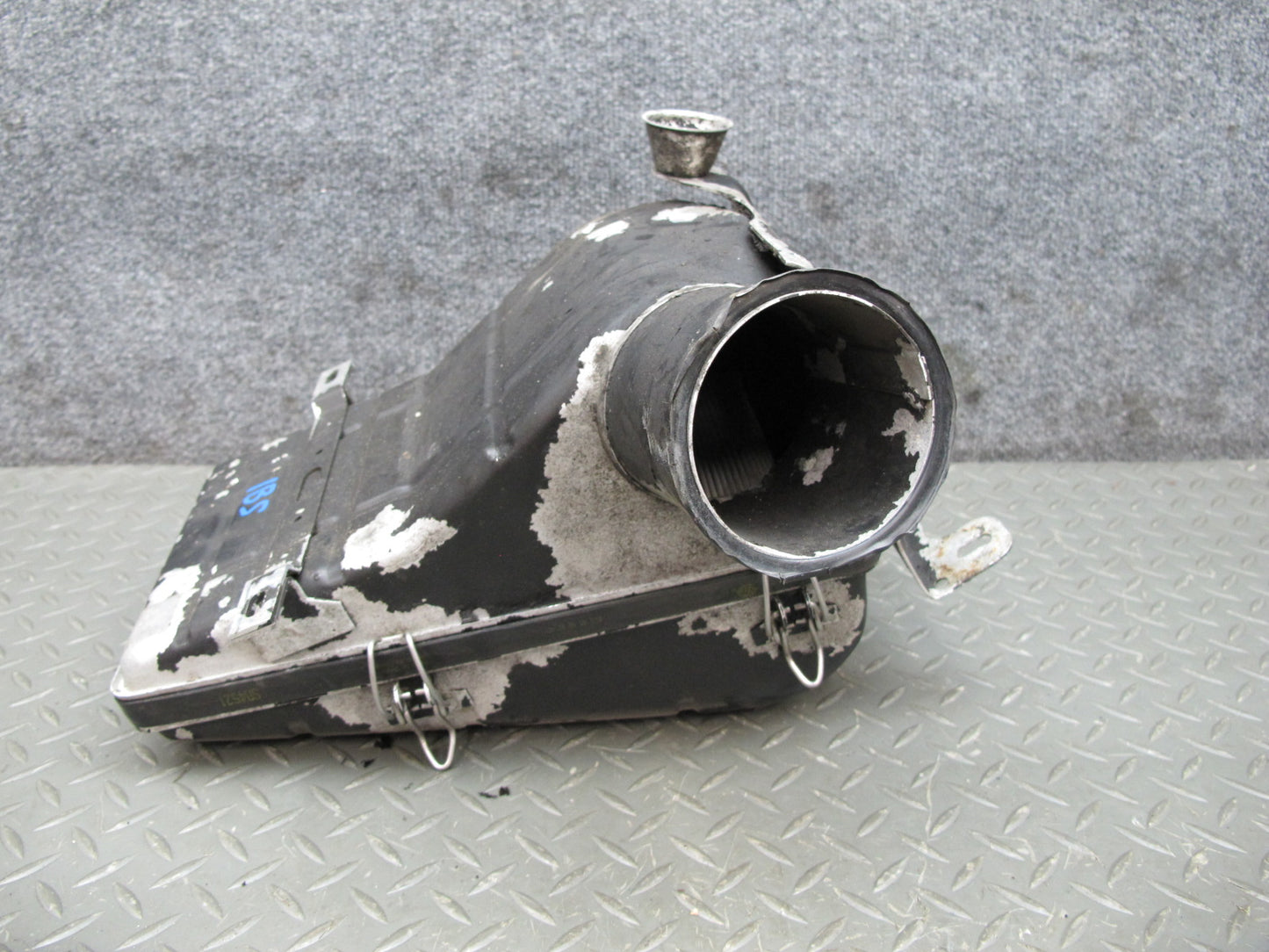 80-89 BMW E24 E23 E28 E12 M30 Engine Air Cleaner Filter Box Intake Muffler OEM