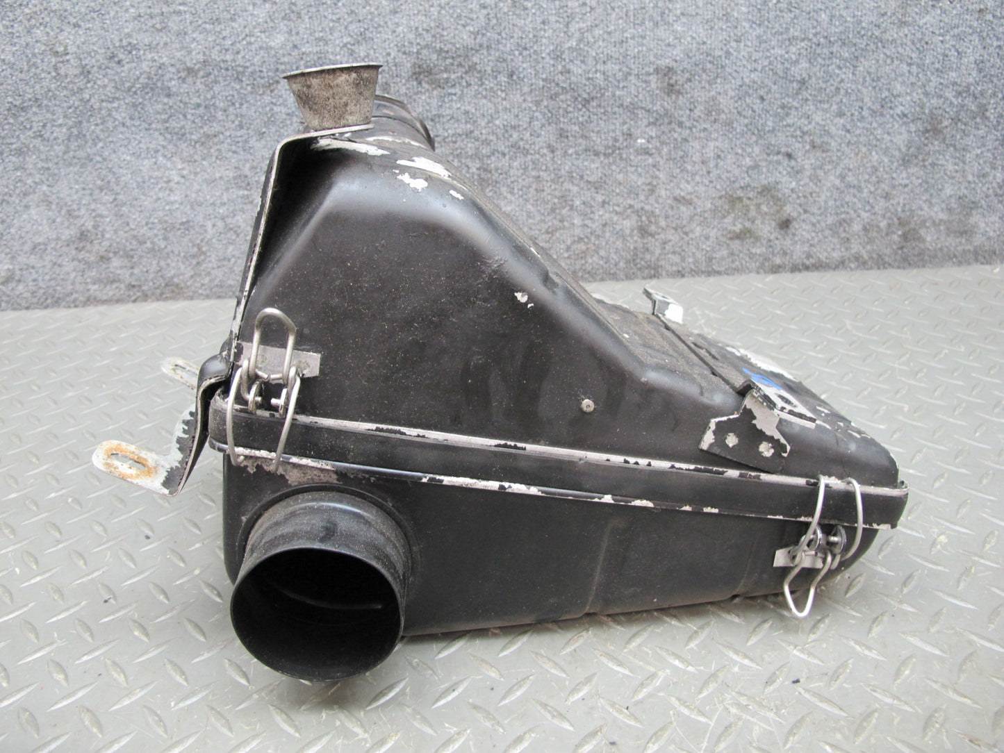 80-89 BMW E24 E23 E28 E12 M30 Engine Air Cleaner Filter Box Intake Muffler OEM