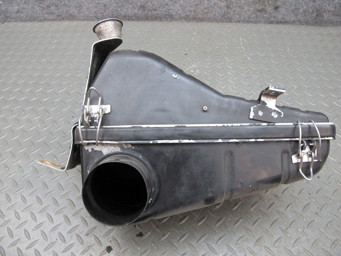 80-89 BMW E24 E23 E28 E12 M30 Engine Air Cleaner Filter Box Intake Muffler OEM