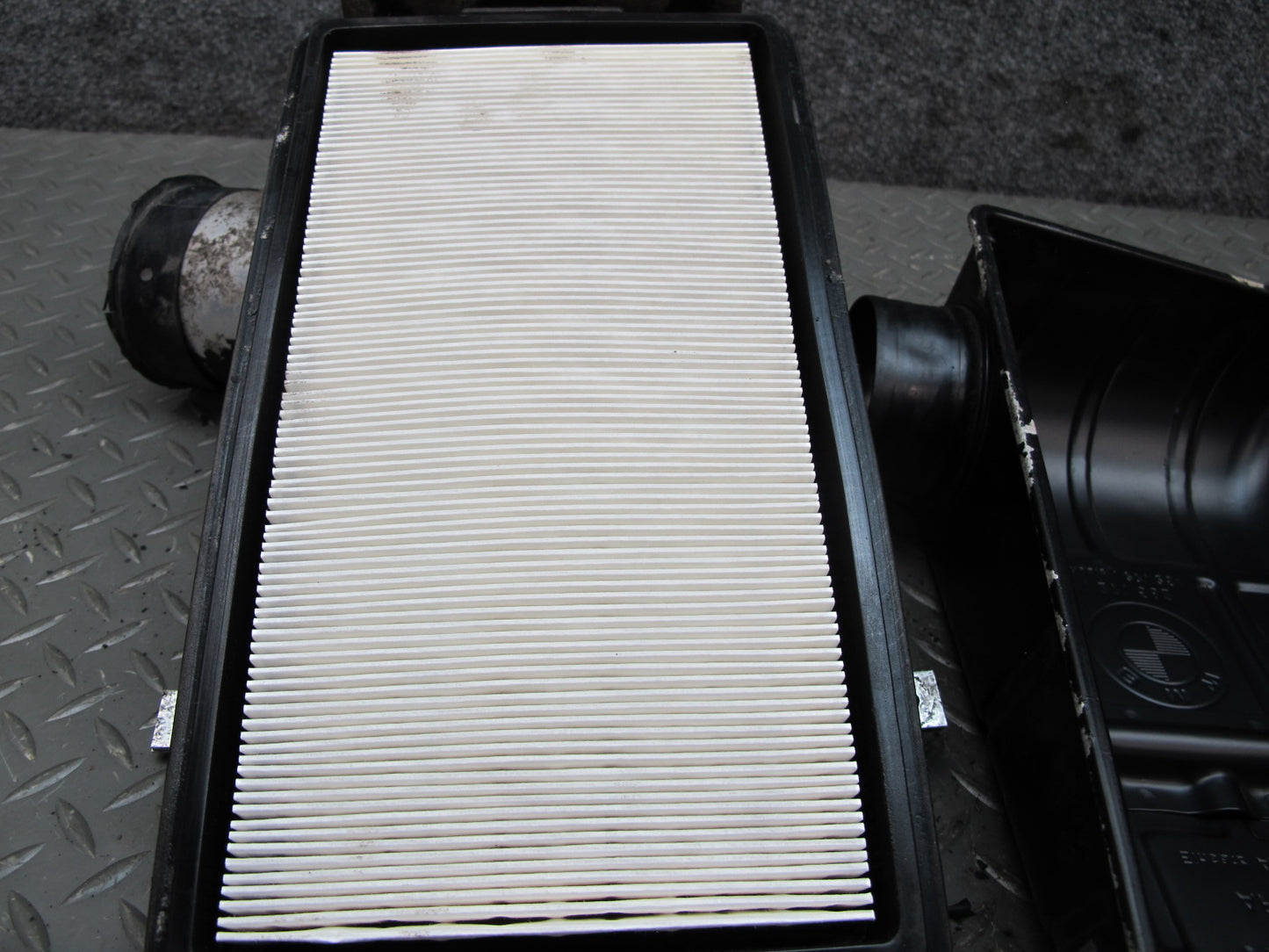 80-89 BMW E24 E23 E28 E12 M30 Engine Air Cleaner Filter Box Intake Muffler OEM