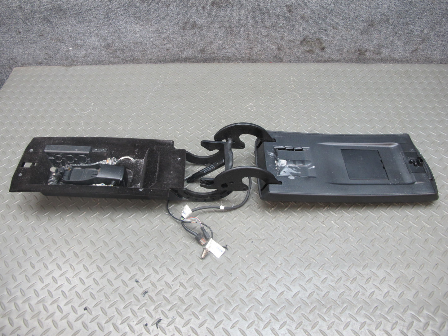 03-06 Mercedes R230 Center Console Leather Armrest Lid Cover w Tray OEM