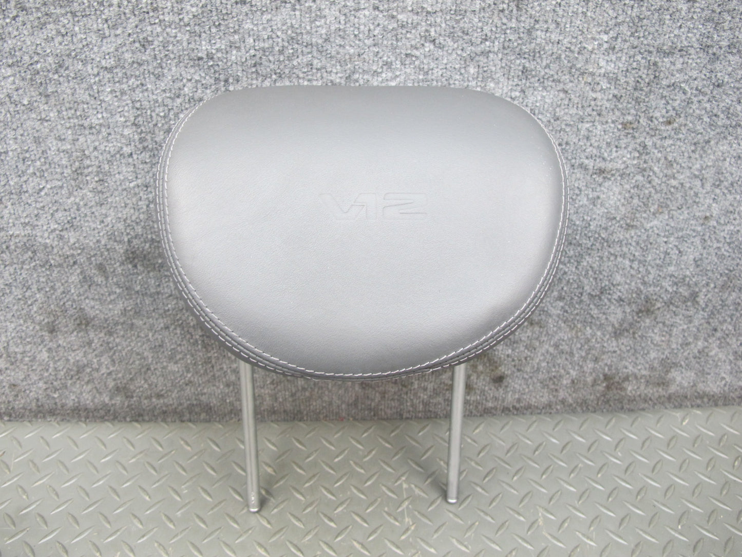 04-06 Mercedes R230 SL600 V12 Set of 2 Front Left & Right Leather Headrest OEM