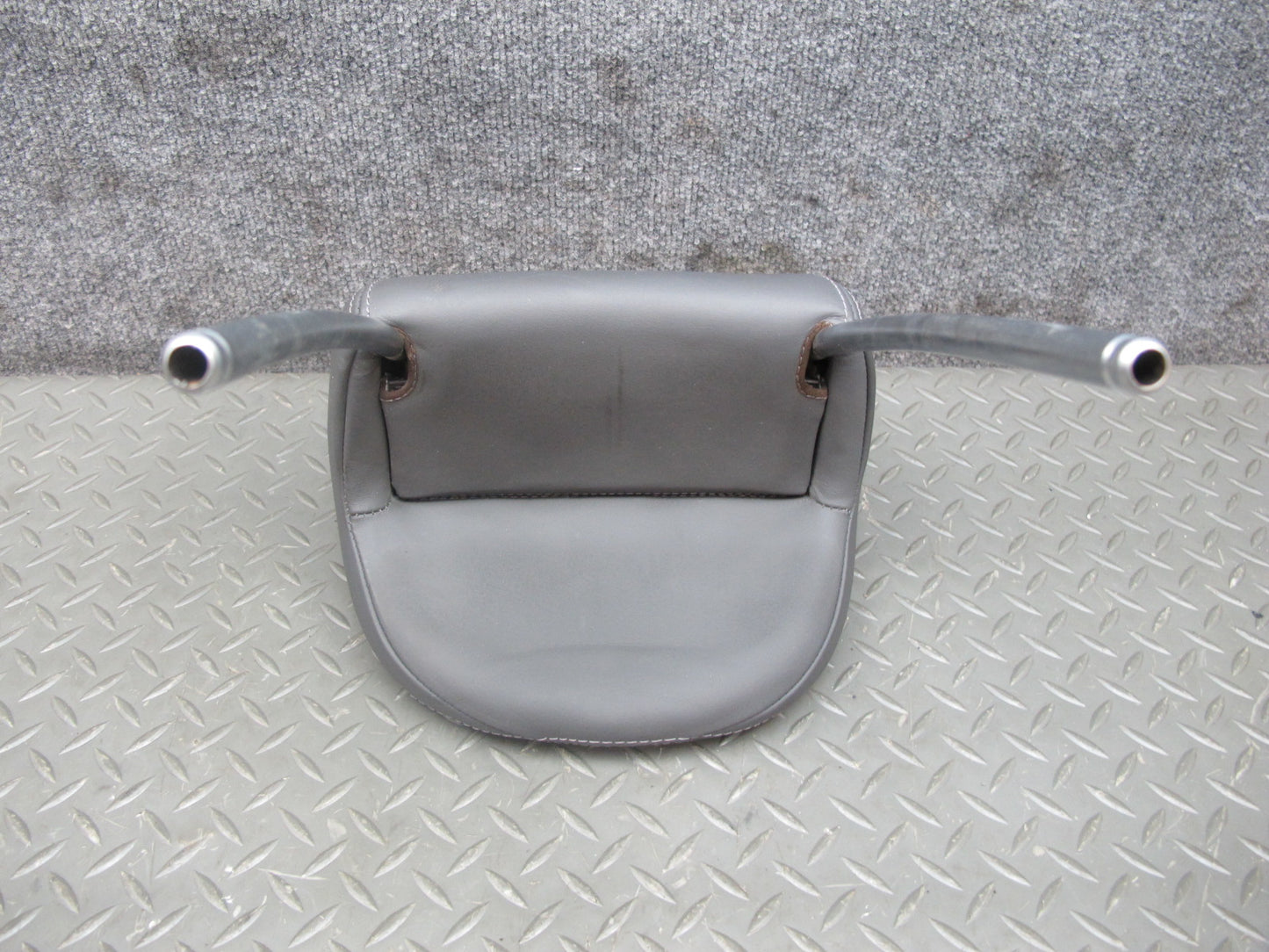 04-06 Mercedes R230 SL600 V12 Set of 2 Front Left & Right Leather Headrest OEM