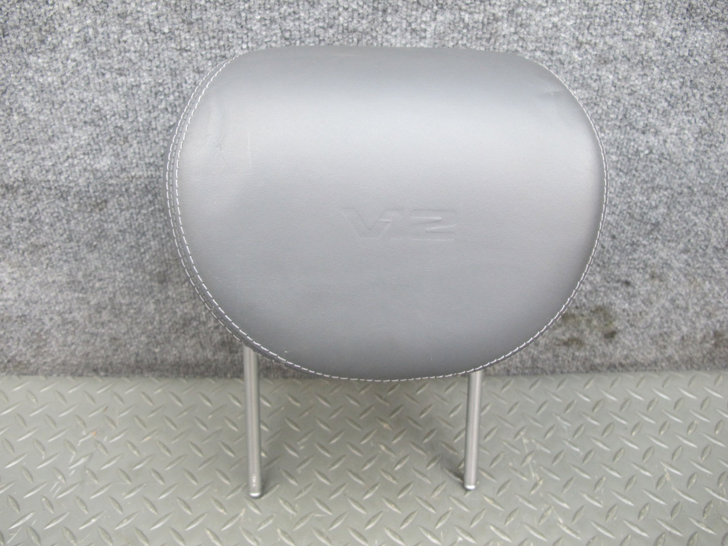 04-06 Mercedes R230 SL600 V12 Set of 2 Front Left & Right Leather Headrest OEM