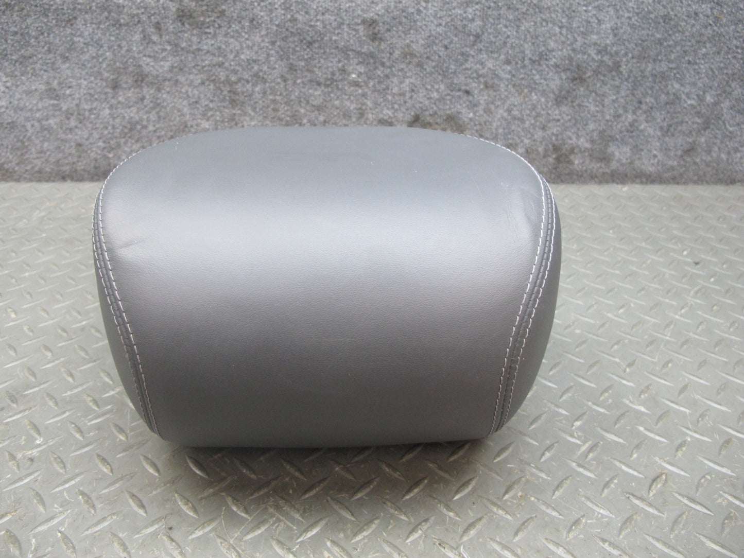 04-06 Mercedes R230 SL600 V12 Set of 2 Front Left & Right Leather Headrest OEM