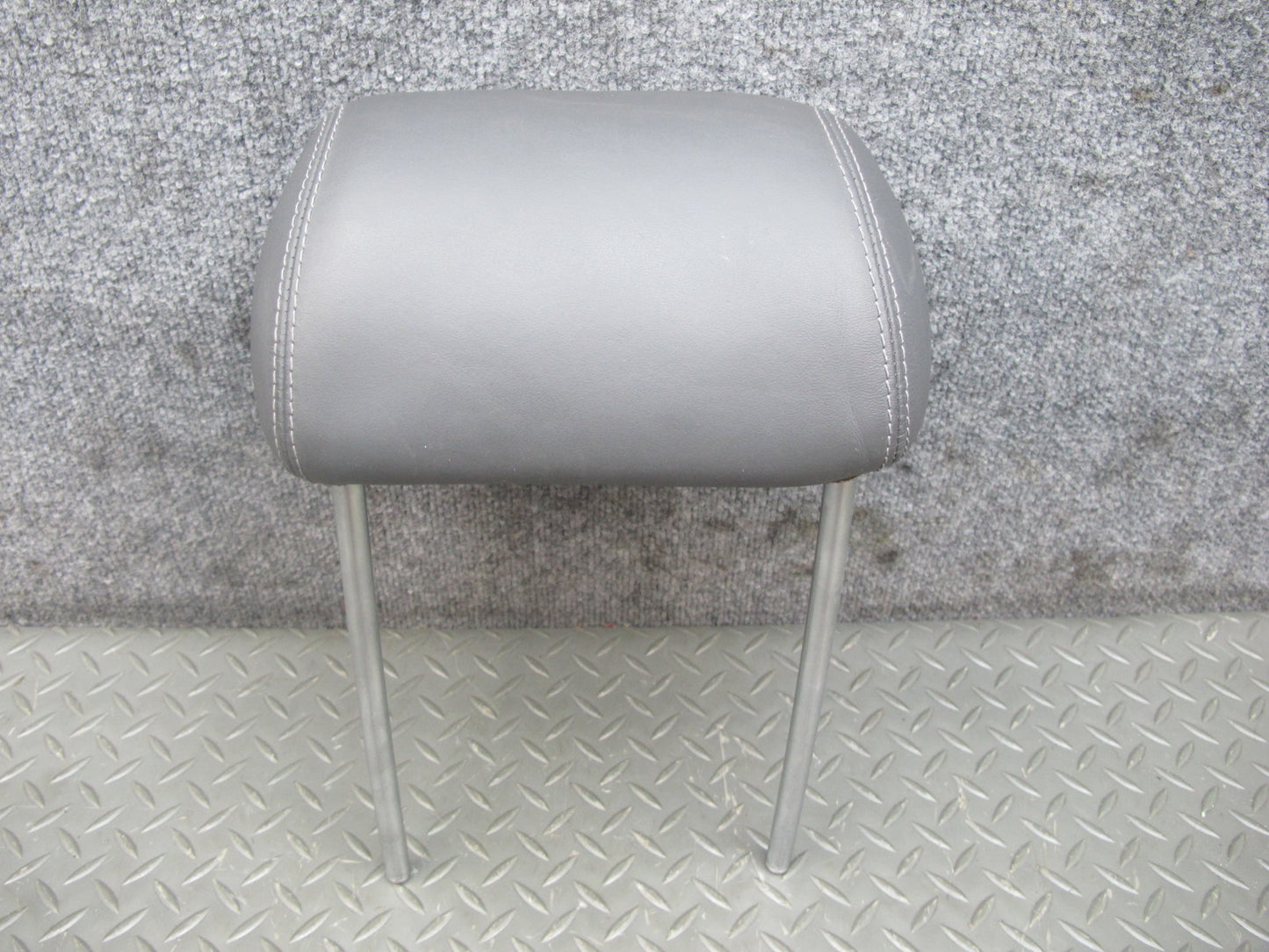 04-06 Mercedes R230 SL600 V12 Set of 2 Front Left & Right Leather Headrest OEM