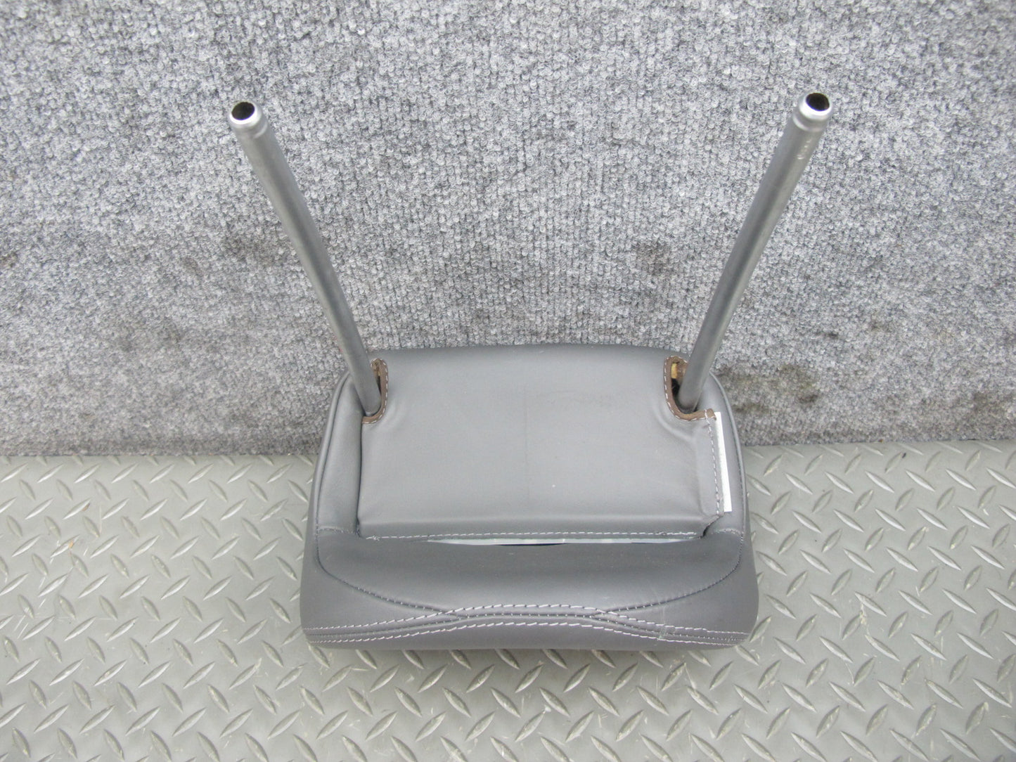 04-06 Mercedes R230 SL600 V12 Set of 2 Front Left & Right Leather Headrest OEM