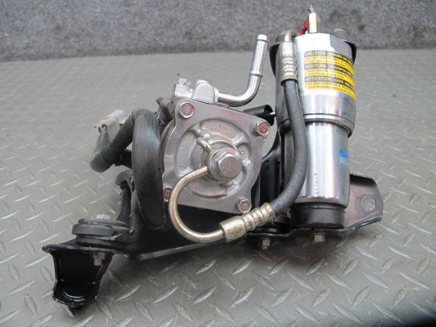 92-95 Lexus SC300 SC400 UZZ30L Anti Lock Brake ABS Pump w Accumulator Assy OEM