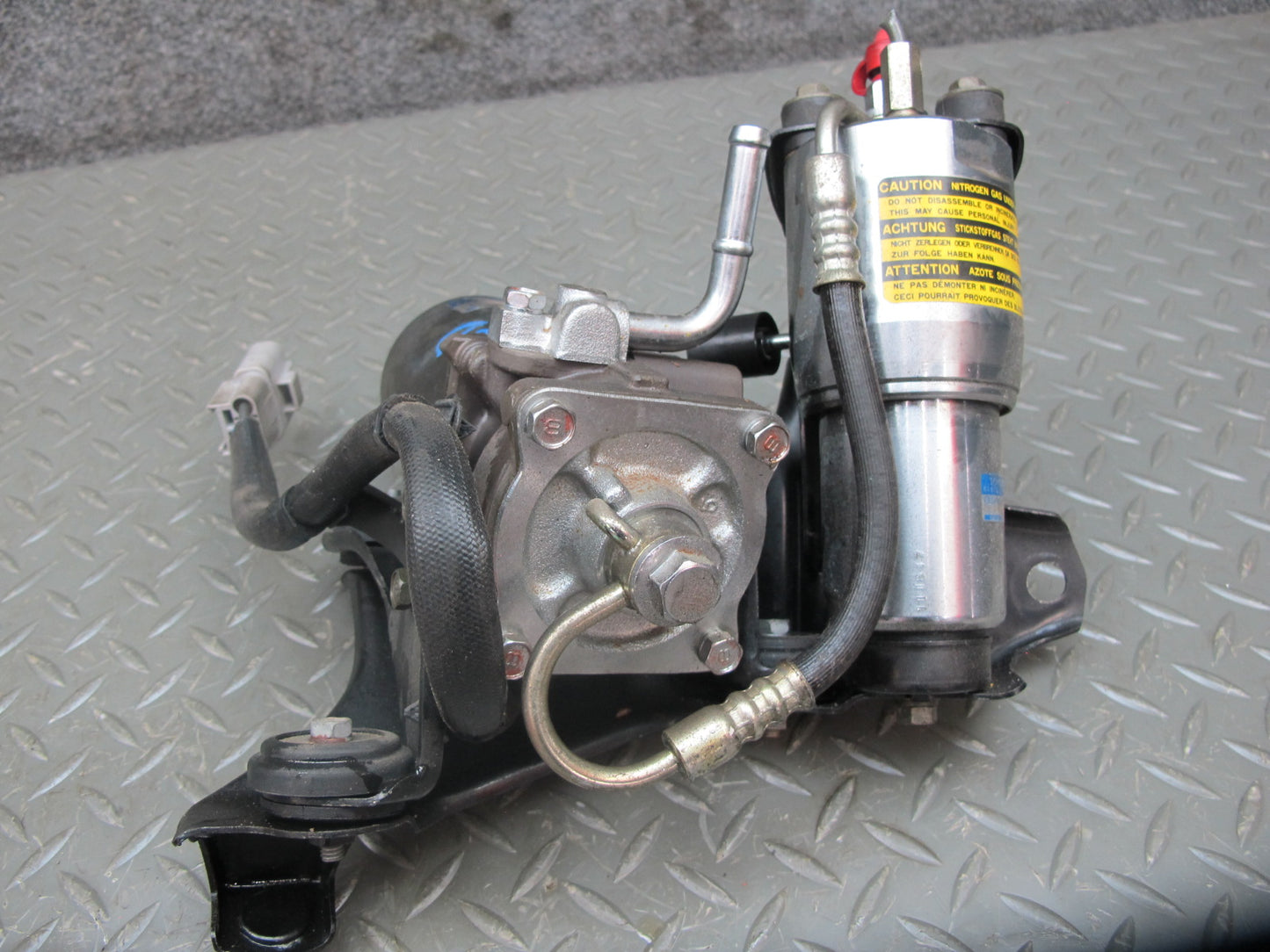 92-95 Lexus SC300 SC400 UZZ30L Anti Lock Brake ABS Pump w Accumulator Assy OEM
