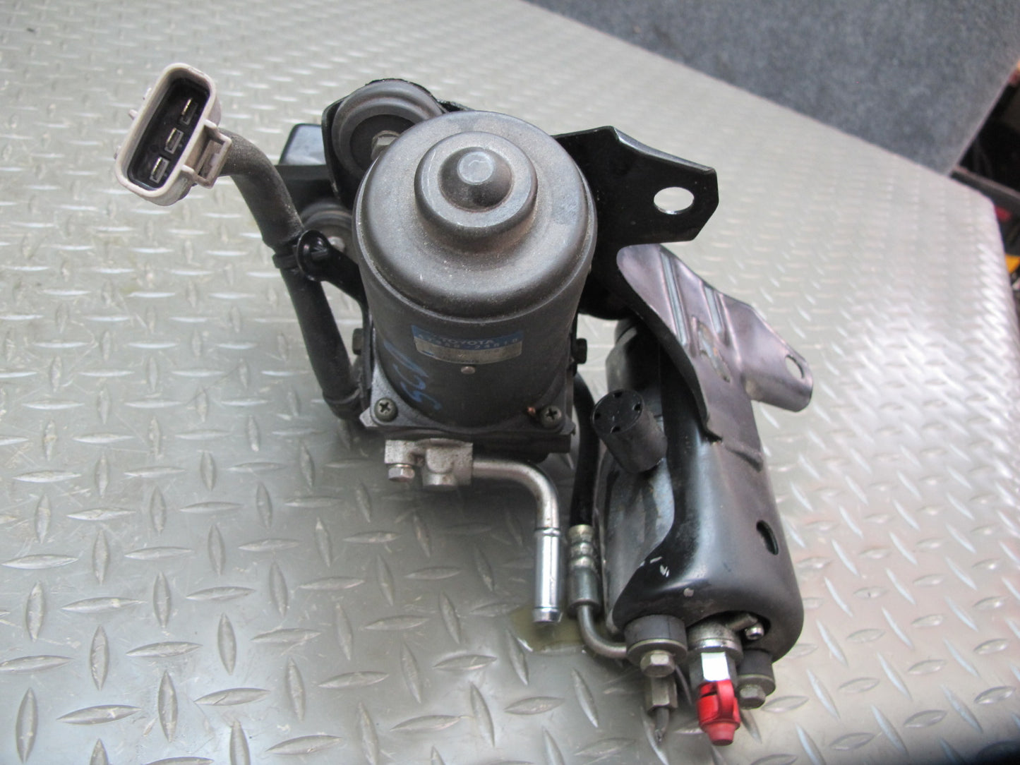 92-95 Lexus SC300 SC400 UZZ30L Anti Lock Brake ABS Pump w Accumulator Assy OEM