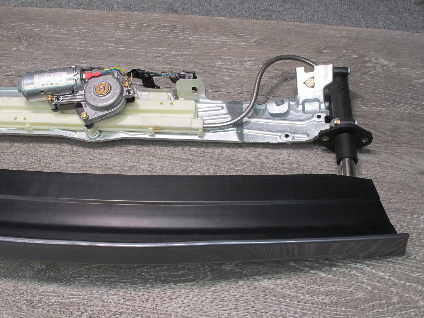 1997-2004 Porsche Boxster 986 Rear Trunk Spoiler Drive Motor Mechanism Assembly