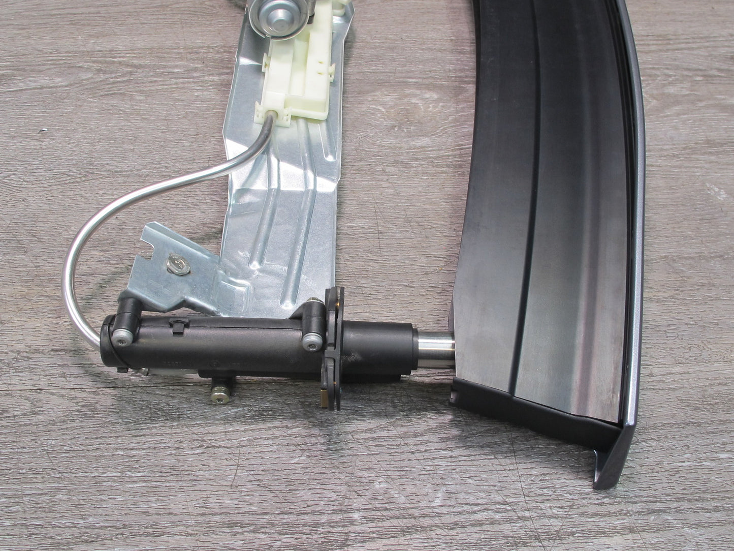 1997-2004 Porsche Boxster 986 Rear Trunk Spoiler Drive Motor Mechanism Assembly