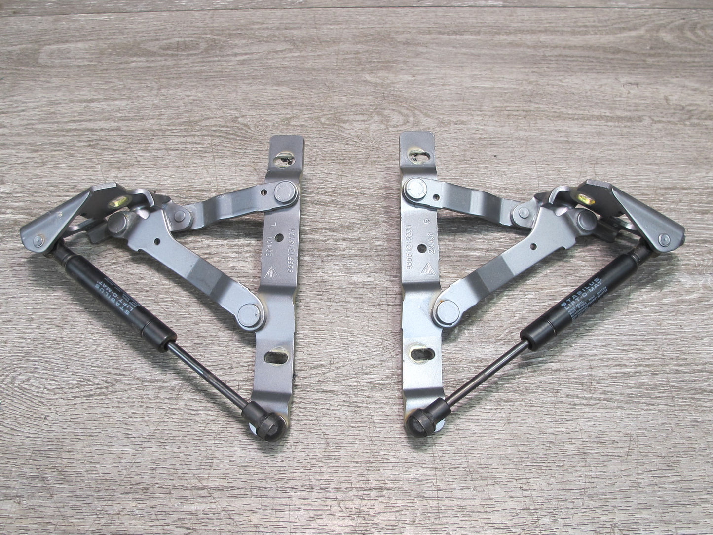 1997-2004 Porsche Boxster 986 Rear Right & Left Side Trunk Lid Hinge Bracket Set