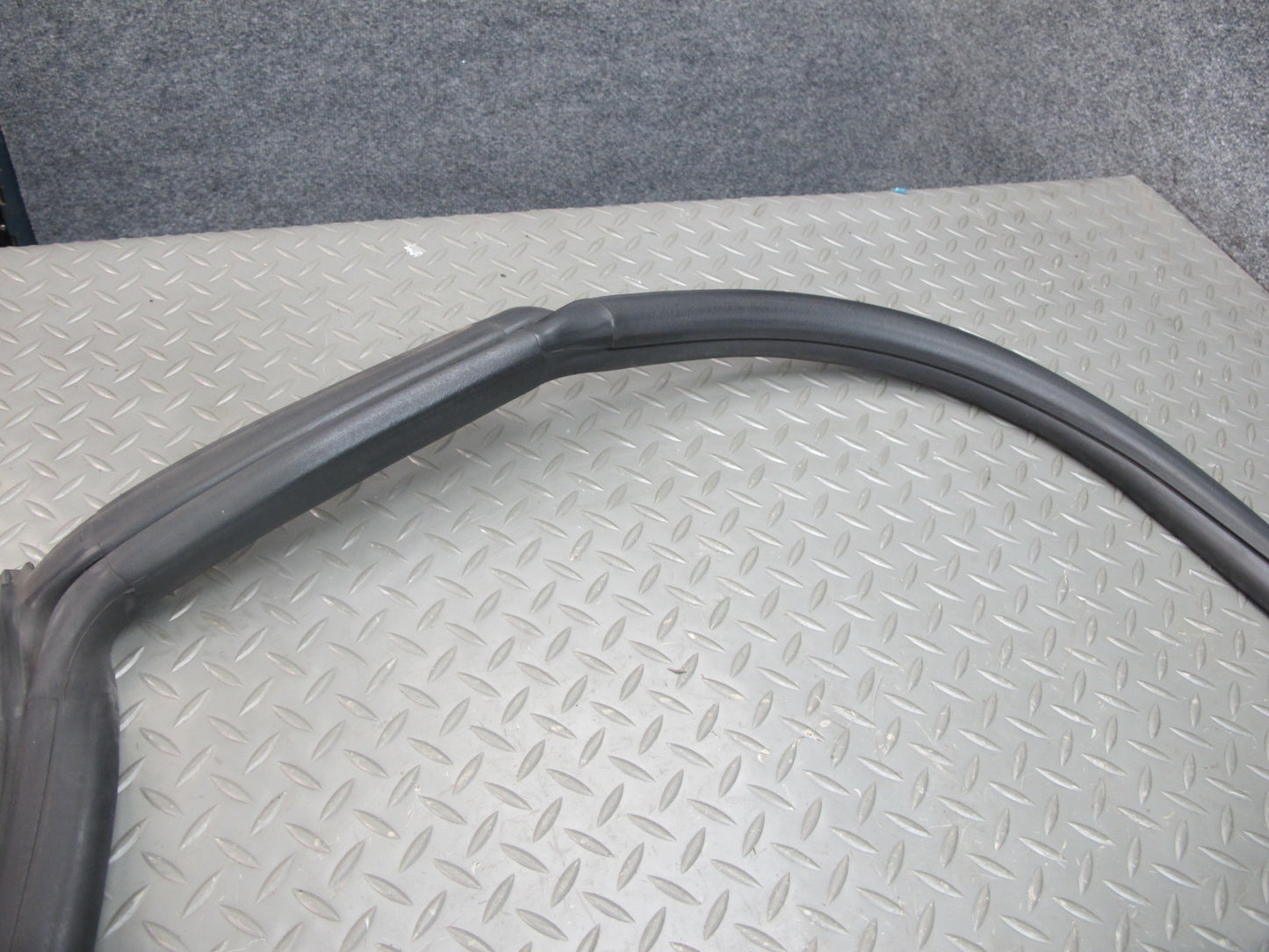 16-23 Chevrolet Camaro Coupe Left Door Weatherstrip Rubber Seal Gasket OEM