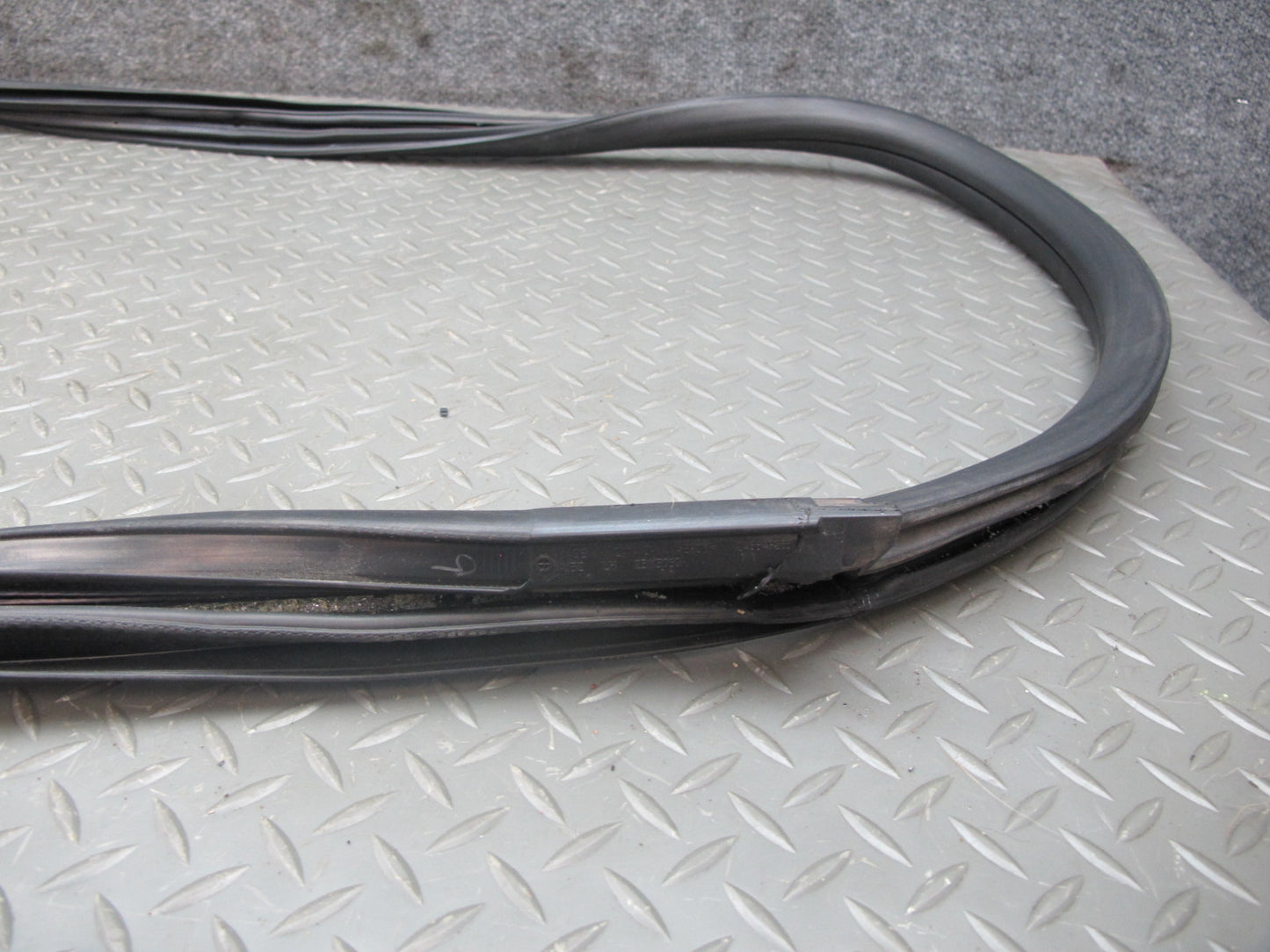 16-23 Chevrolet Camaro Coupe Left Door Weatherstrip Rubber Seal Gasket OEM