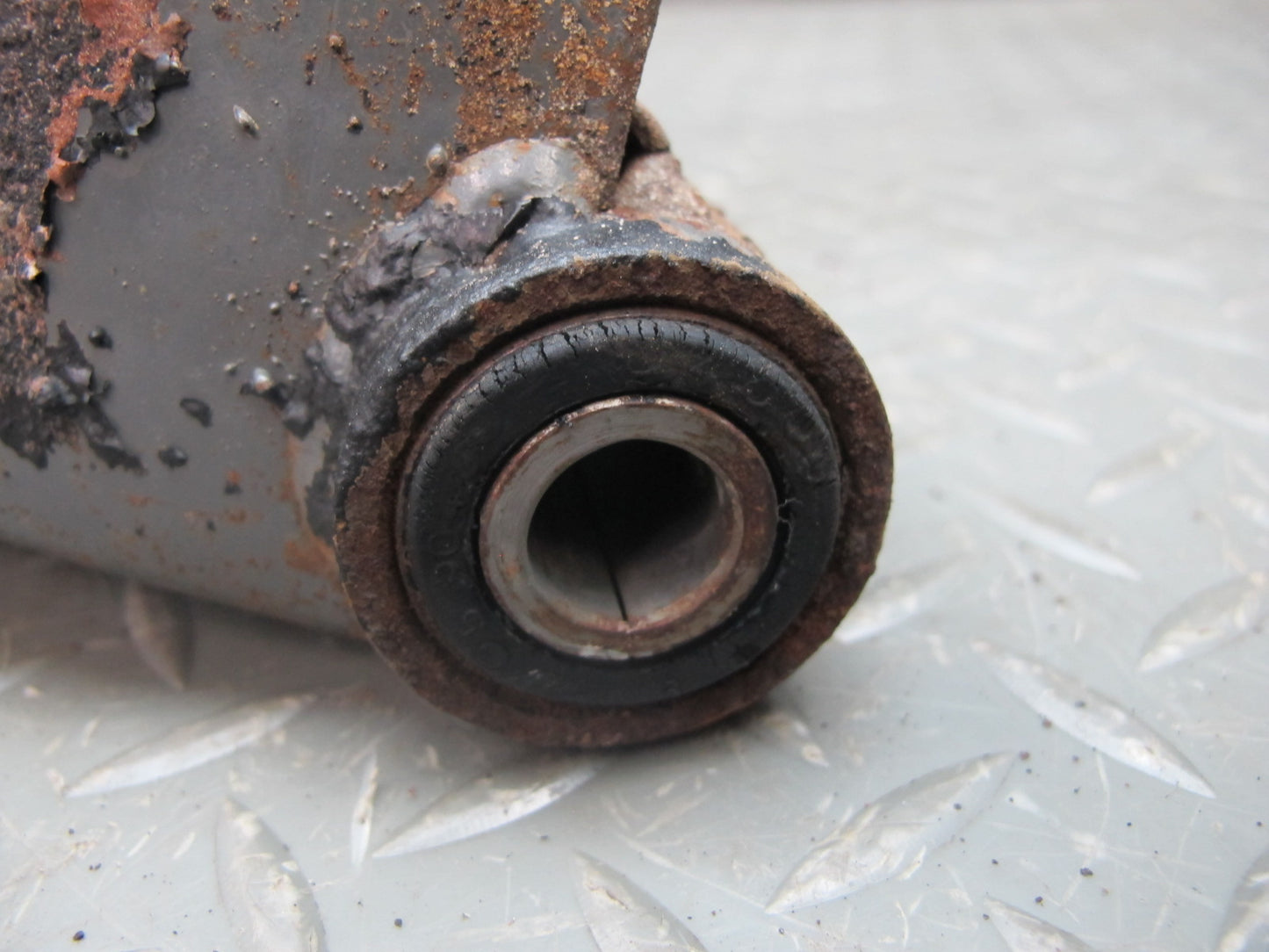 79-81 Datsun Nissan 280ZX NA 2+2 Rear Left Knuckle Wheel Hub Trailing Arm OEM