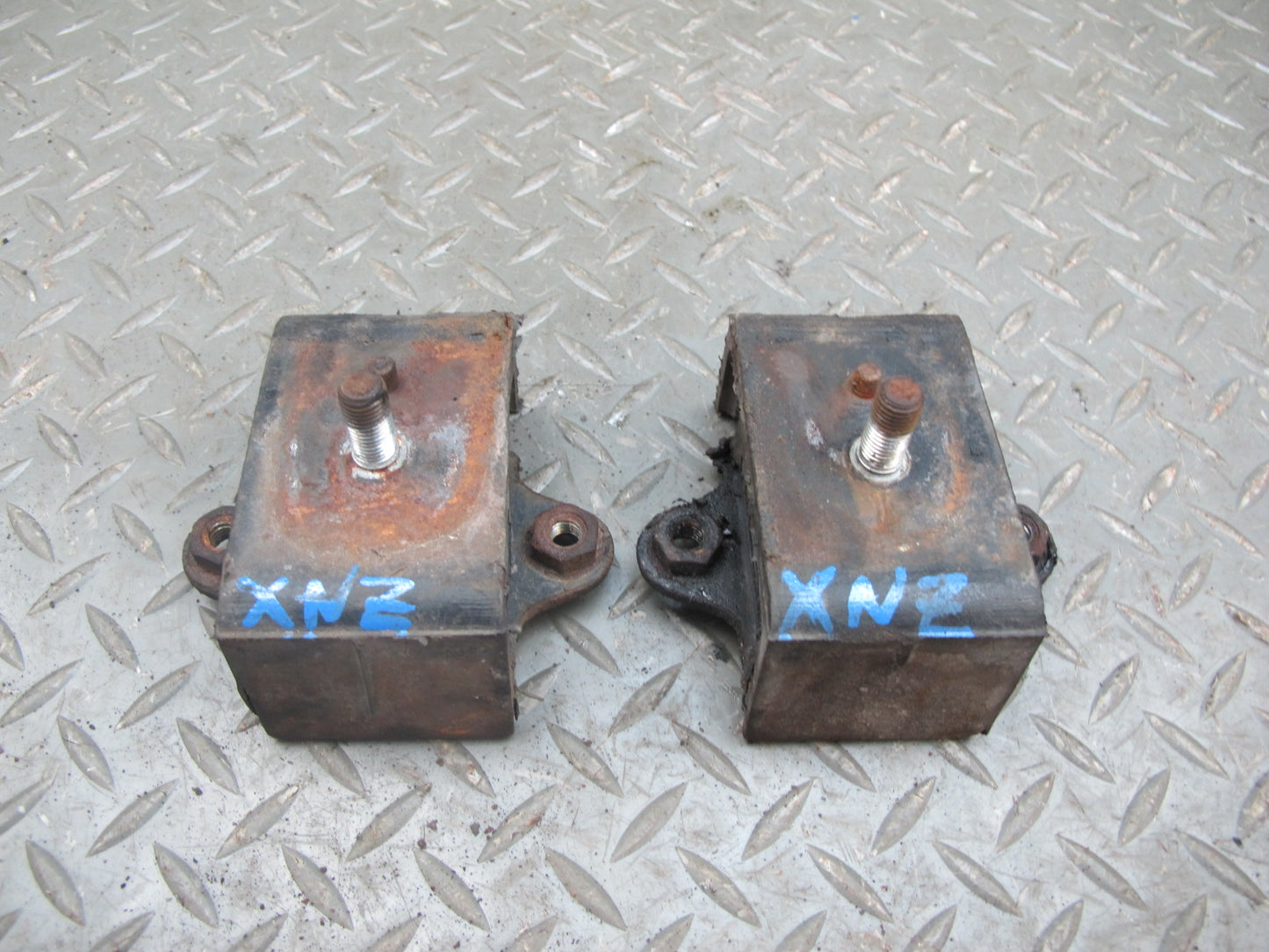 79-83 Datsun Nissan S130 280ZX 2.8L Set of 2 Engine Motor Mount OEM