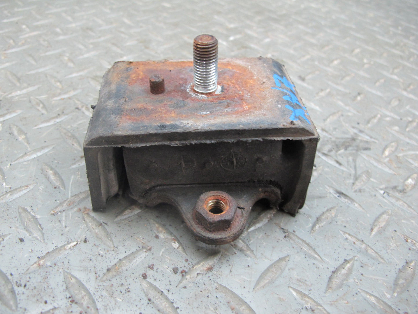 79-83 Datsun Nissan S130 280ZX 2.8L Set of 2 Engine Motor Mount OEM