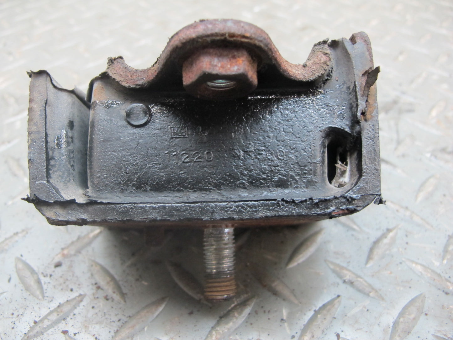 79-83 Datsun Nissan S130 280ZX 2.8L Set of 2 Engine Motor Mount OEM