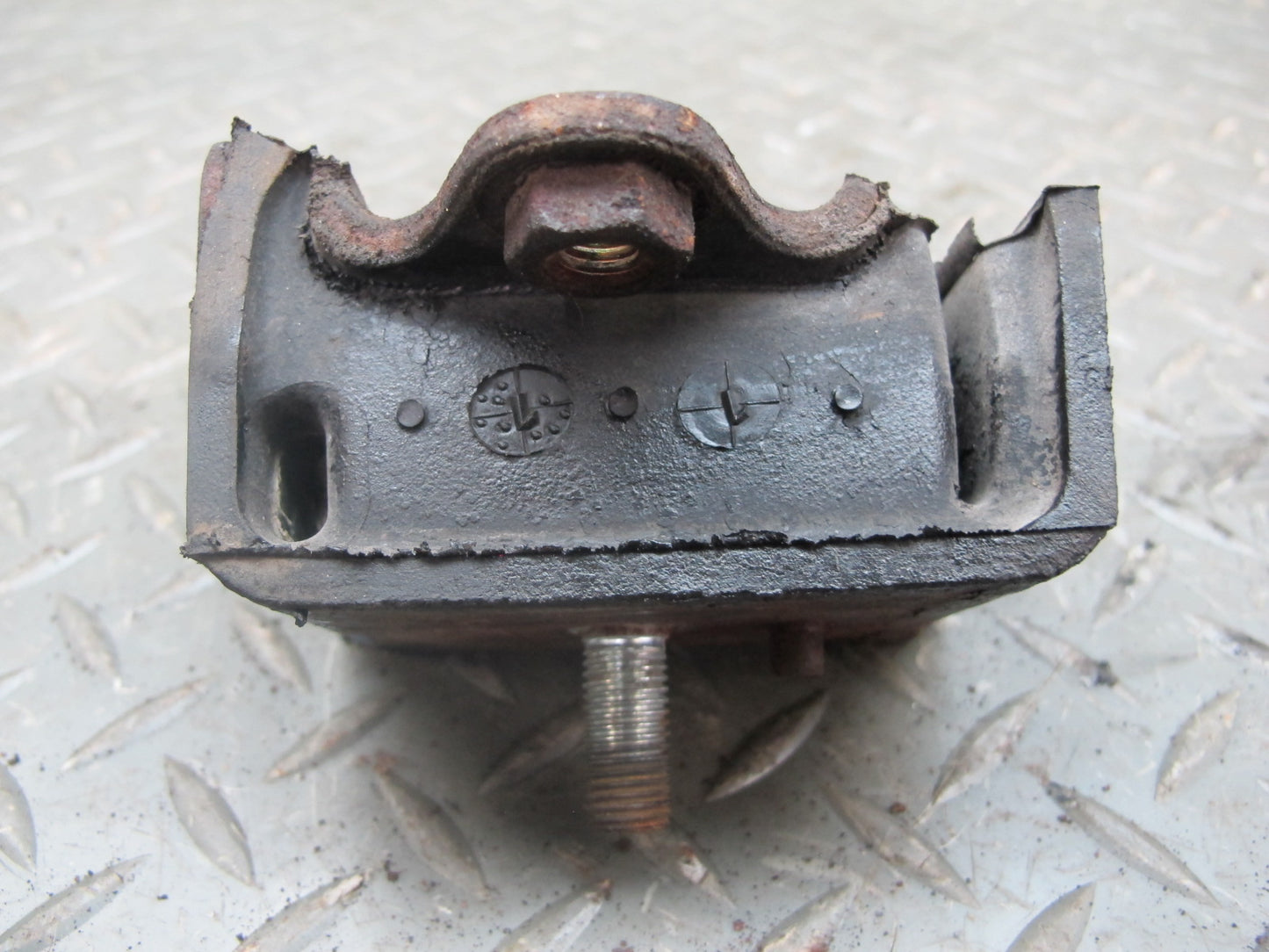 79-83 Datsun Nissan S130 280ZX 2.8L Set of 2 Engine Motor Mount OEM