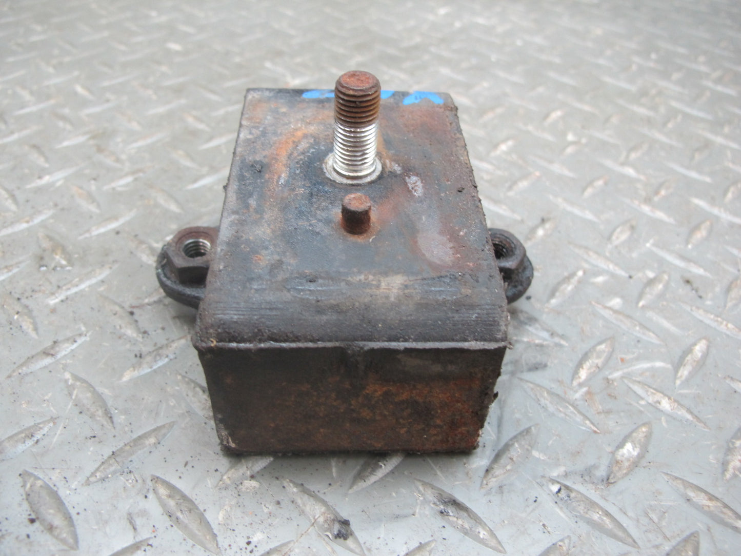 79-83 Datsun Nissan S130 280ZX 2.8L Set of 2 Engine Motor Mount OEM