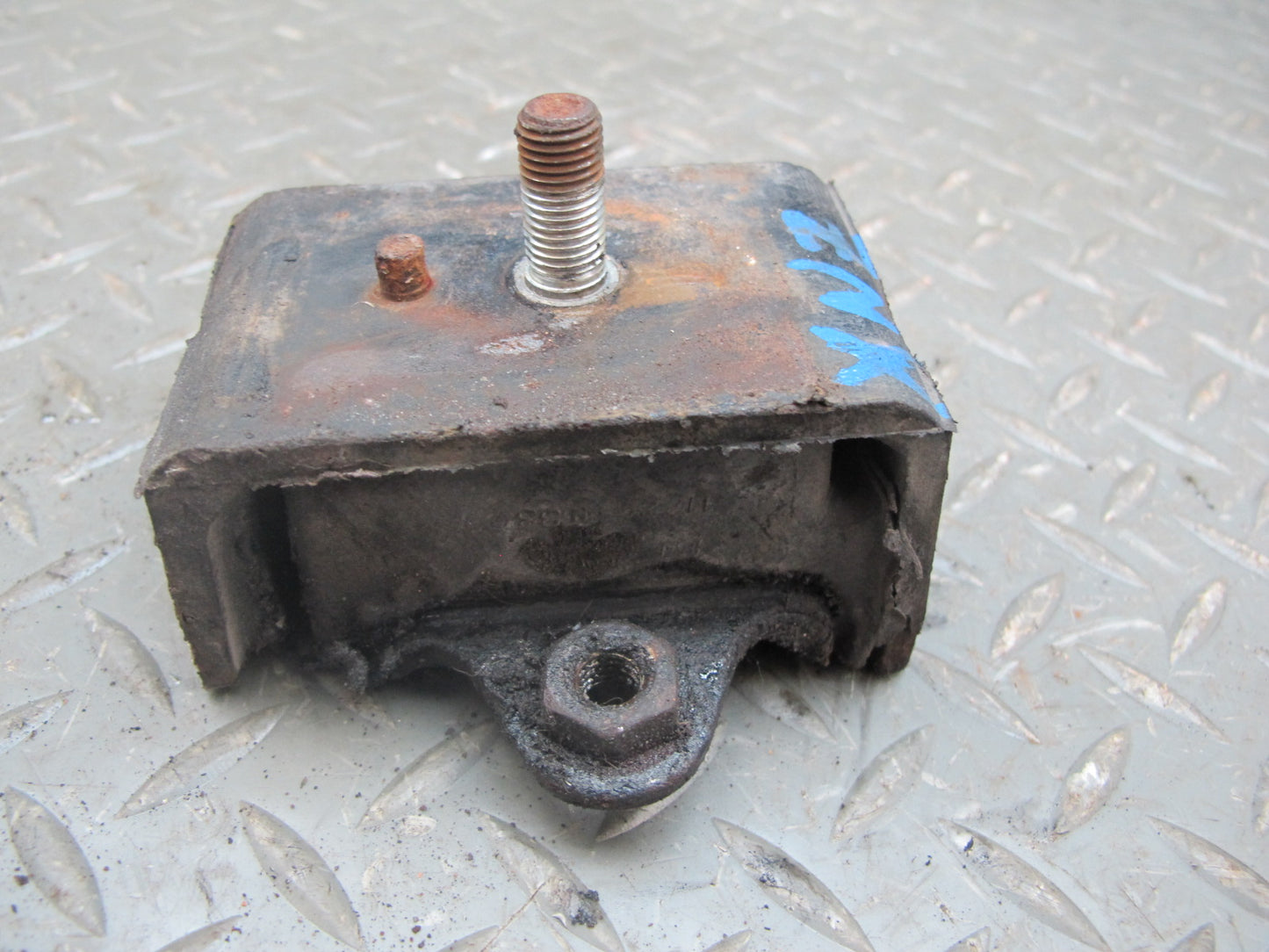 79-83 Datsun Nissan S130 280ZX 2.8L Set of 2 Engine Motor Mount OEM