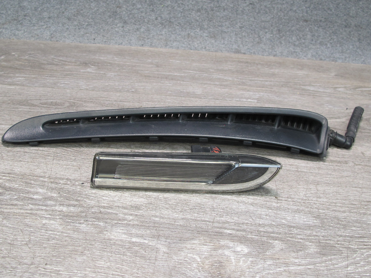 2010-2016 Porsche Panamera 970 Set of 2 Front Left Fender Trim w Turn Signal