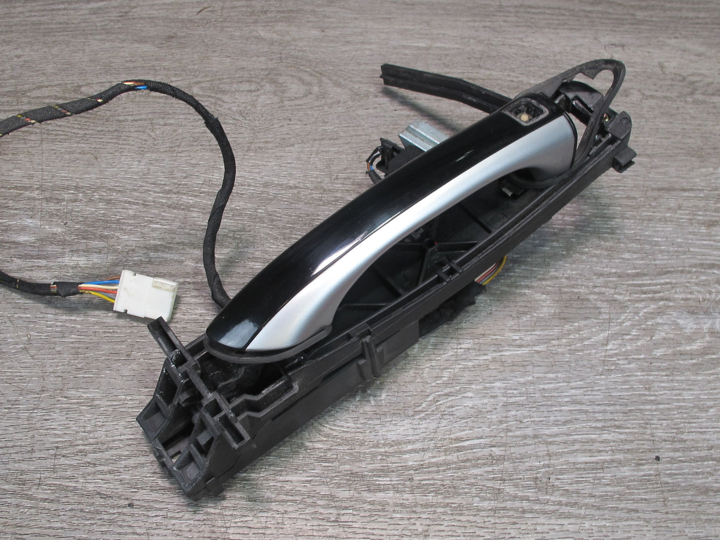 03-06 Mercedes R230 Sl-class Right Door Exterior Handle w Keyless OEM