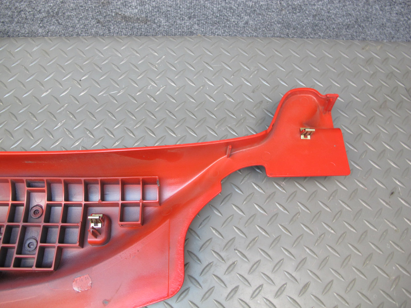 03-06 Chevrolet SSR Rear Interior Waterfall Upper Trim Panel RED 15103060 OEM